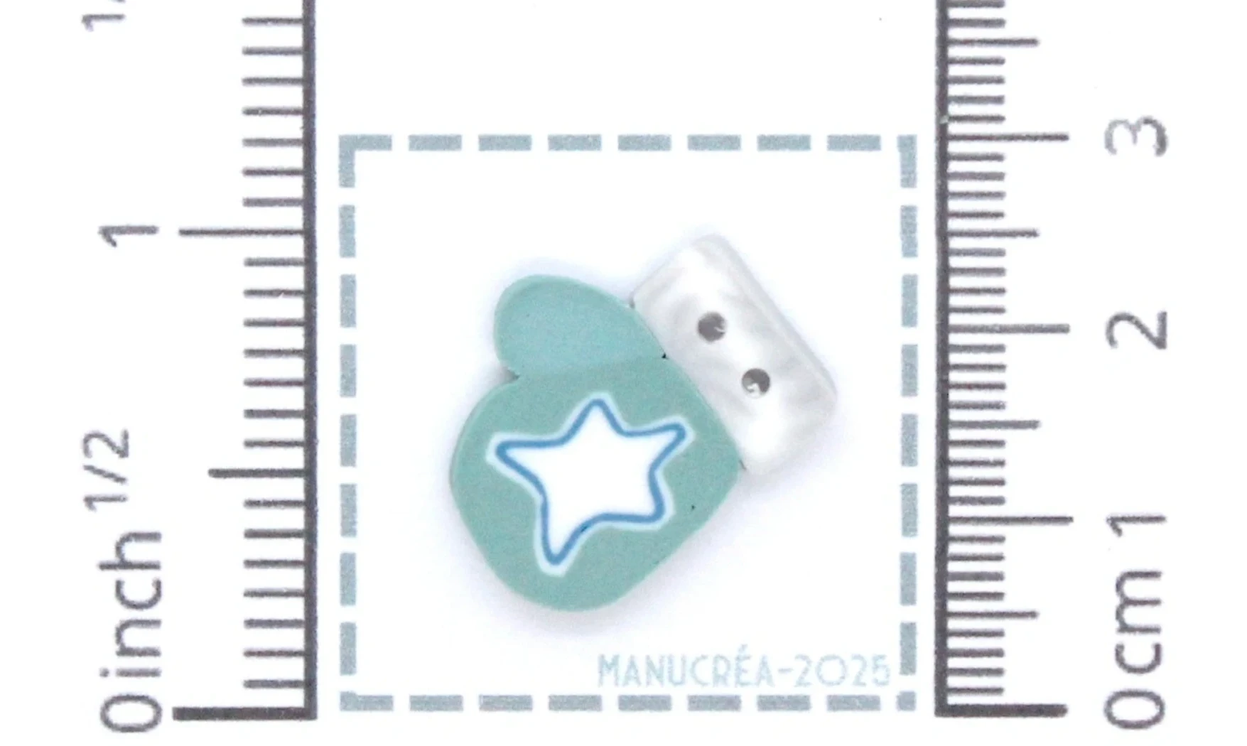 Polymer clay Button : Mitten N.9