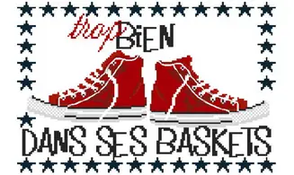 Dans ses Baskets-Modèle de broderie